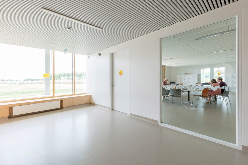 NL Architects completes Belgian school featuring low-lying rooms surrounded by a colonnade
