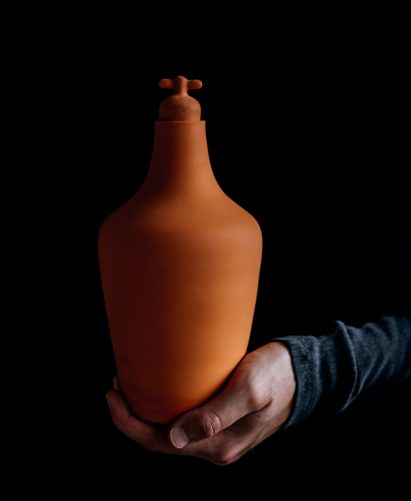 Tap water carafe by Lotte de Raadt