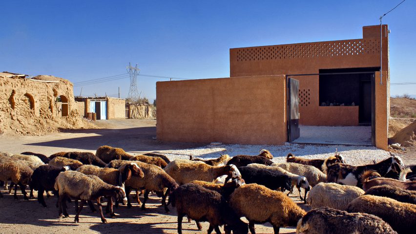 Sprayed render covers walls of rural Iranian house by BAM Architects Office