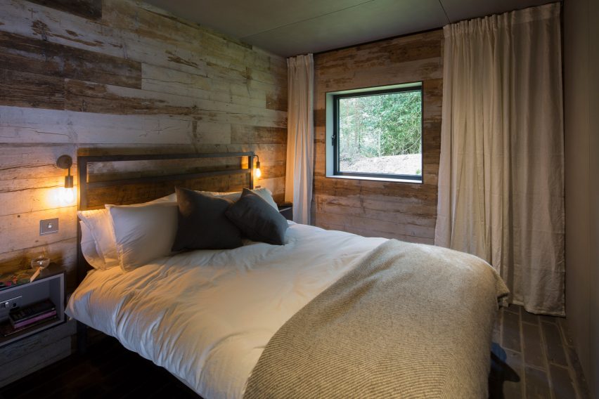 Wooden annexe by Hampshire-based architects Strom.