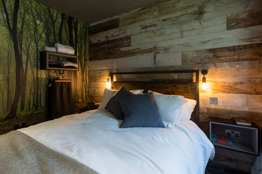 Wooden annexe by Hampshire-based architects Strom.