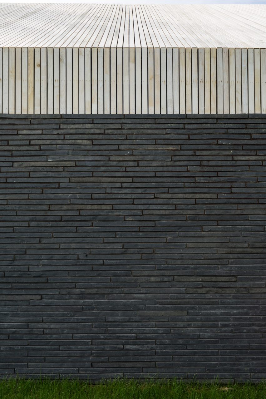 Wooden annexe by Hampshire-based architects Strom.