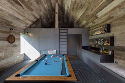 Wooden annexe by Hampshire-based architects Strom.
