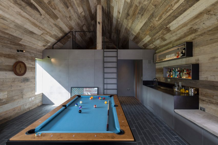 Wooden annexe by Hampshire-based architects Strom.