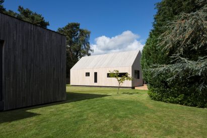 Wooden annexe by Hampshire-based architects Strom.