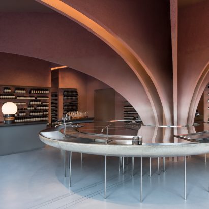 Snøhetta channels Oscar Niemeyer for “futuristic” Aesop store in London’s Chelsea