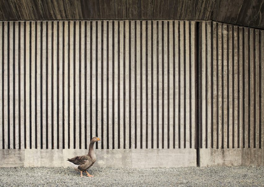 Agricultural machinery depot by Deamicisarchitetti