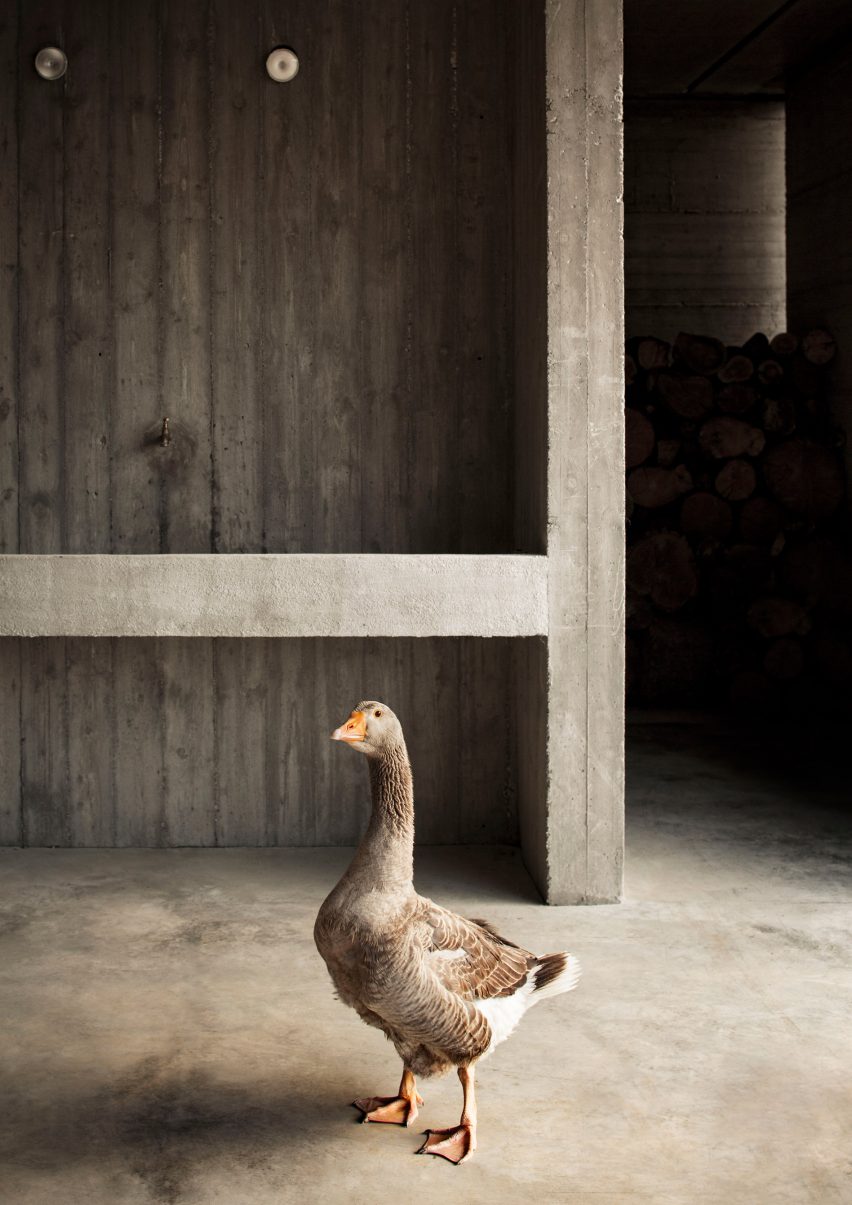 Agricultural machinery depot by Deamicisarchitetti