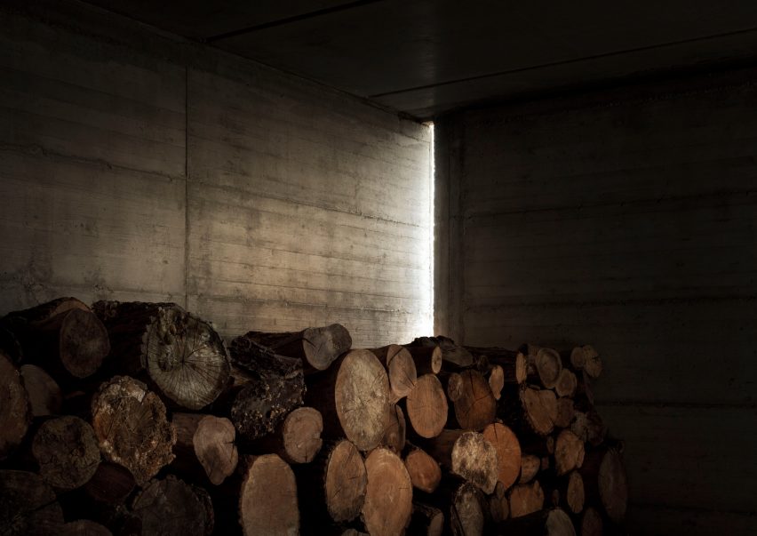 Agricultural machinery depot by Deamicisarchitetti