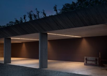 Agricultural machinery depot by Deamicisarchitetti