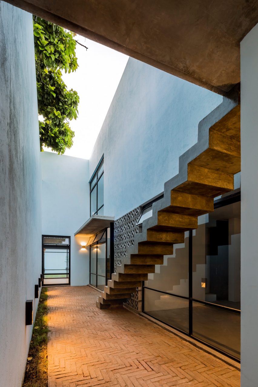 Casa Azul by Delfino Lozano