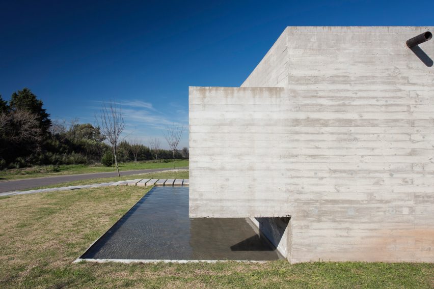 Casa Mach by Luciano Kruk
