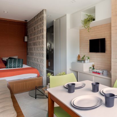 Compact studio by Tria Arquitetura