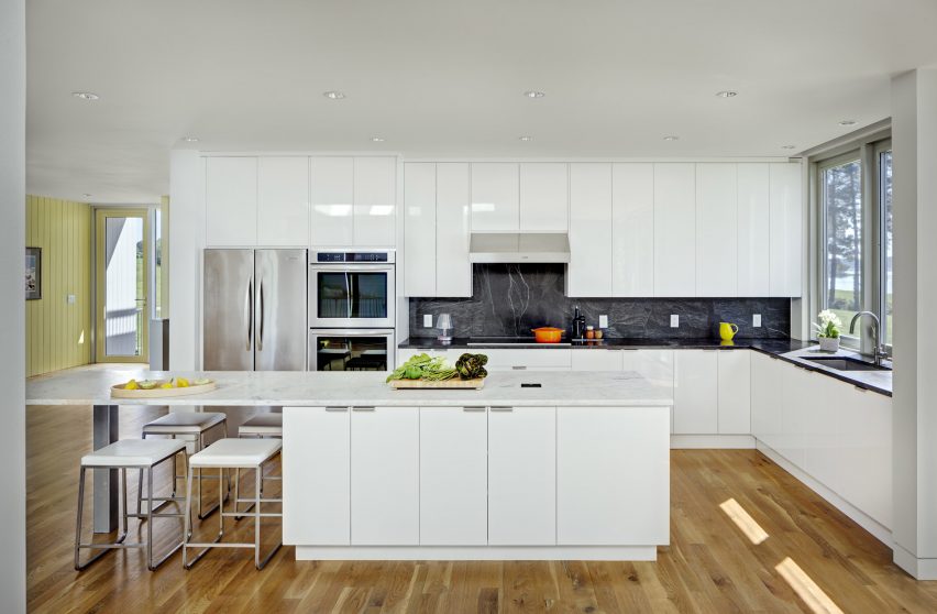 Deep Point Road House by BFDO Architects