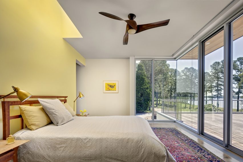 Deep Point Road House by BFDO Architects