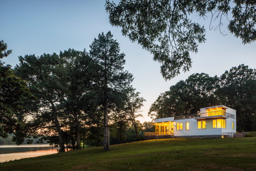 Deep Point Road House by BFDO Architects