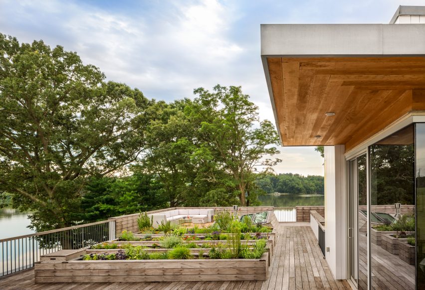 Deep Point Road House by BFDO Architects