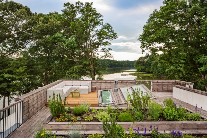 Deep Point Road House by BFDO Architects