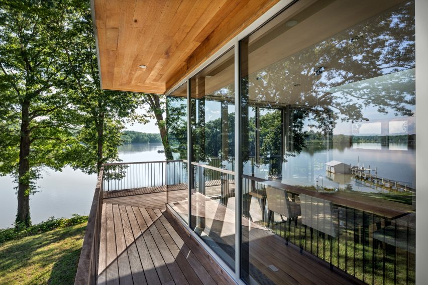 Deep Point Road House by BFDO Architects