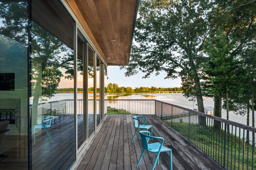 Deep Point Road House by BFDO Architects