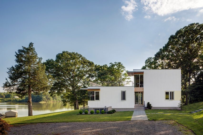 Deep Point Road House by BFDO Architects
