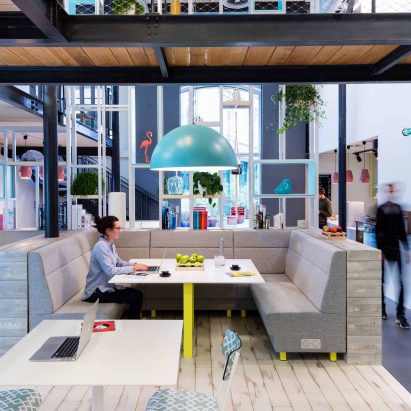 Deskopolitan by Linda Morey-Burrows