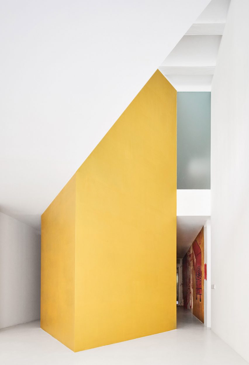 Duplex Tibbaut by Raul Sanchez Architects