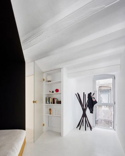 Duplex Tibbaut by Raul Sanchez Architects