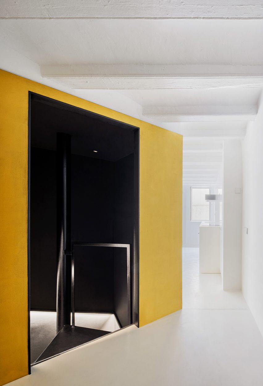 Duplex Tibbaut by Raul Sanchez Architects