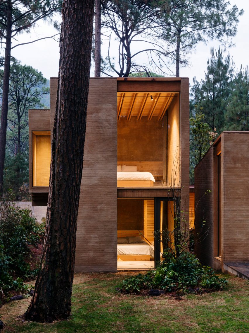 Taller Hector Barroso uses clay render to help weekend homes blend in with their forest setting