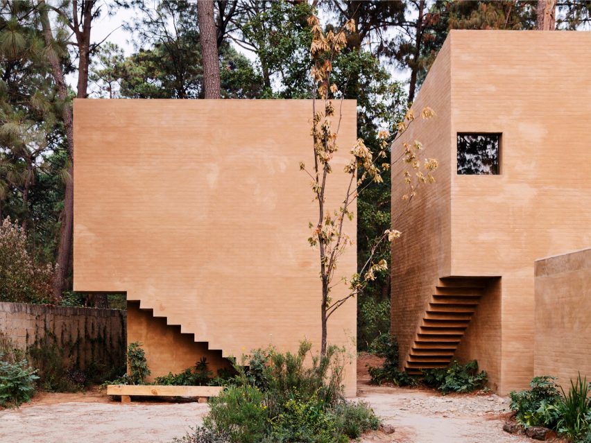 Taller Hector Barroso uses clay render to help weekend homes blend in with their forest setting