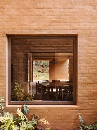 Taller Hector Barroso uses clay render to help weekend homes blend in with their forest setting