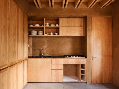 Taller Hector Barroso uses clay render to help weekend homes blend in with their forest setting