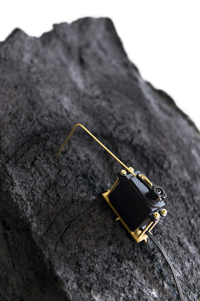 Design Academy Eindhoven graduate Fujita Keisuke has made an installation that uses real-time suicide Tweets to send mechanical signals across to a block of solid carbon