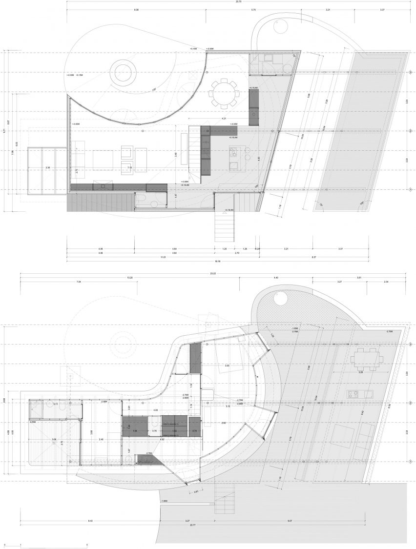 Spanish architect Alejandro Valdivieso has repurposed a former water cistern near Madrid, transforming it into the basement of a house featuring a glass facade that curves around the original well.