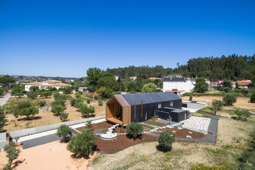 House in Ourem by Filipe Saraiva Arquitectos