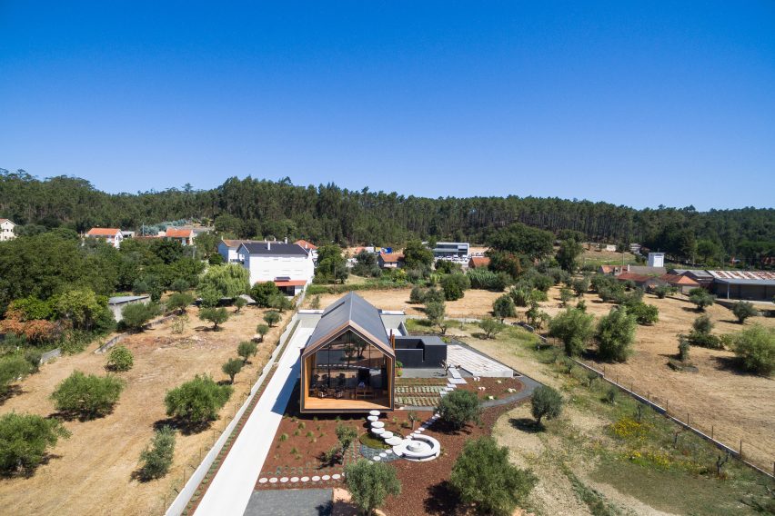 House in Ourem by Filipe Saraiva Arquitectos