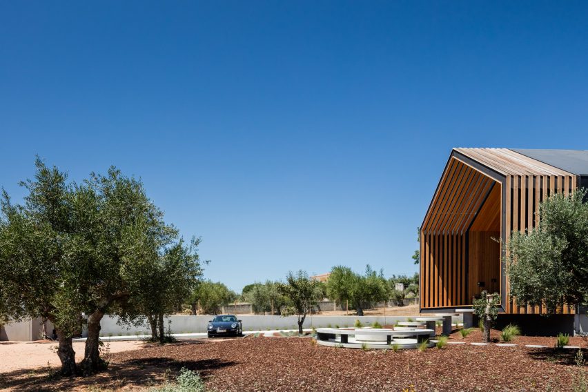 House in Ourem by Filipe Saraiva Arquitectos
