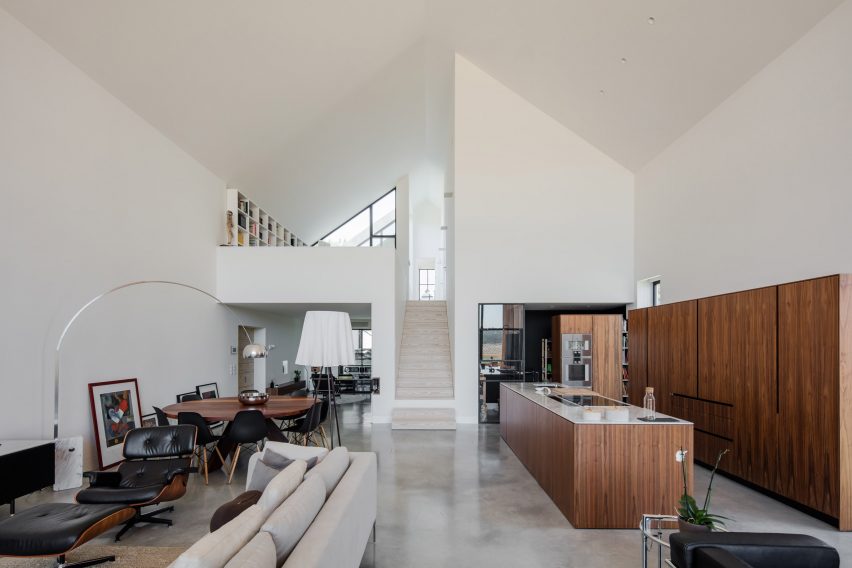 House in Ourem by Filipe Saraiva Arquitectos