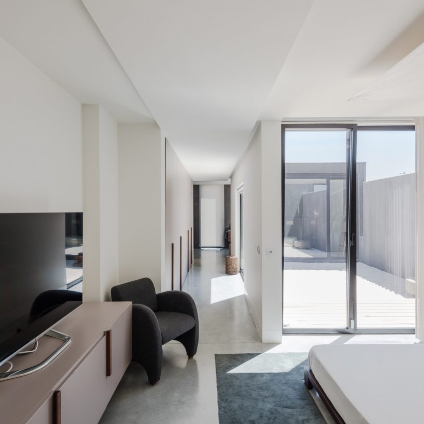 House in Ourem by Filipe Saraiva Arquitectos