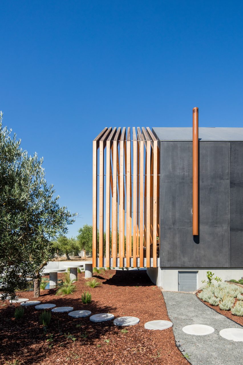 House in Ourem by Filipe Saraiva Arquitectos