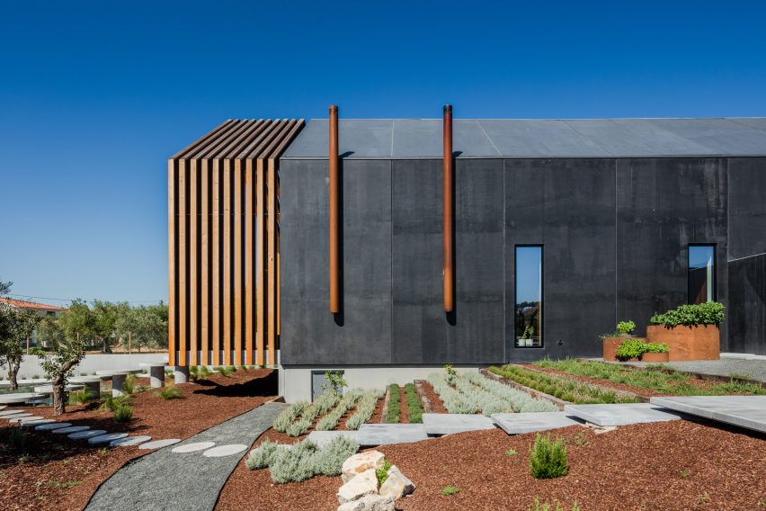 House in Ourem by Filipe Saraiva Arquitectos