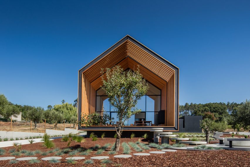 House in Ourem by Filipe Saraiva Arquitectos