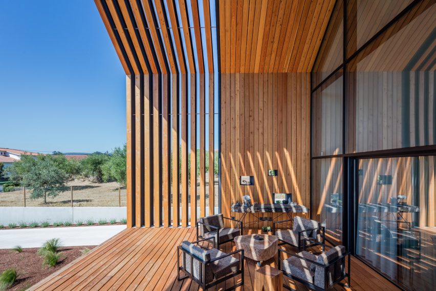 House in Ourem by Filipe Saraiva Arquitectos
