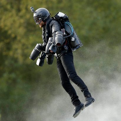 Iron Man-esque flying suit sets world speed record