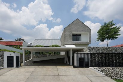 Knikno House by Fabian Tan Architect