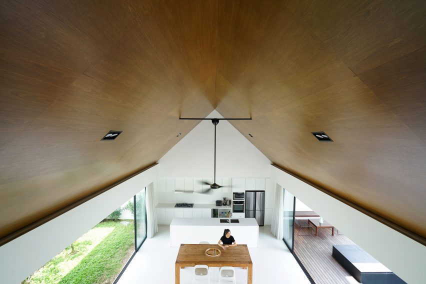 Knikno House by Fabian Tan Architect
