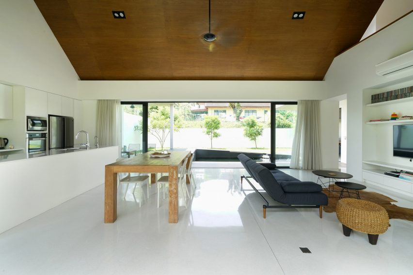 Knikno House by Fabian Tan Architect
