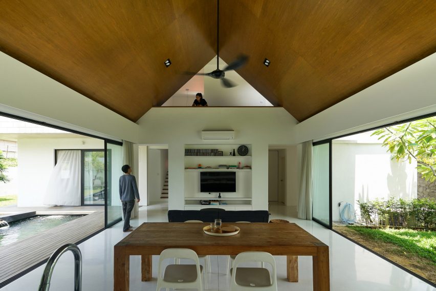 Knikno House by Fabian Tan Architect