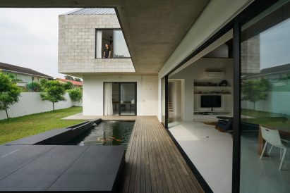 Knikno House by Fabian Tan Architect